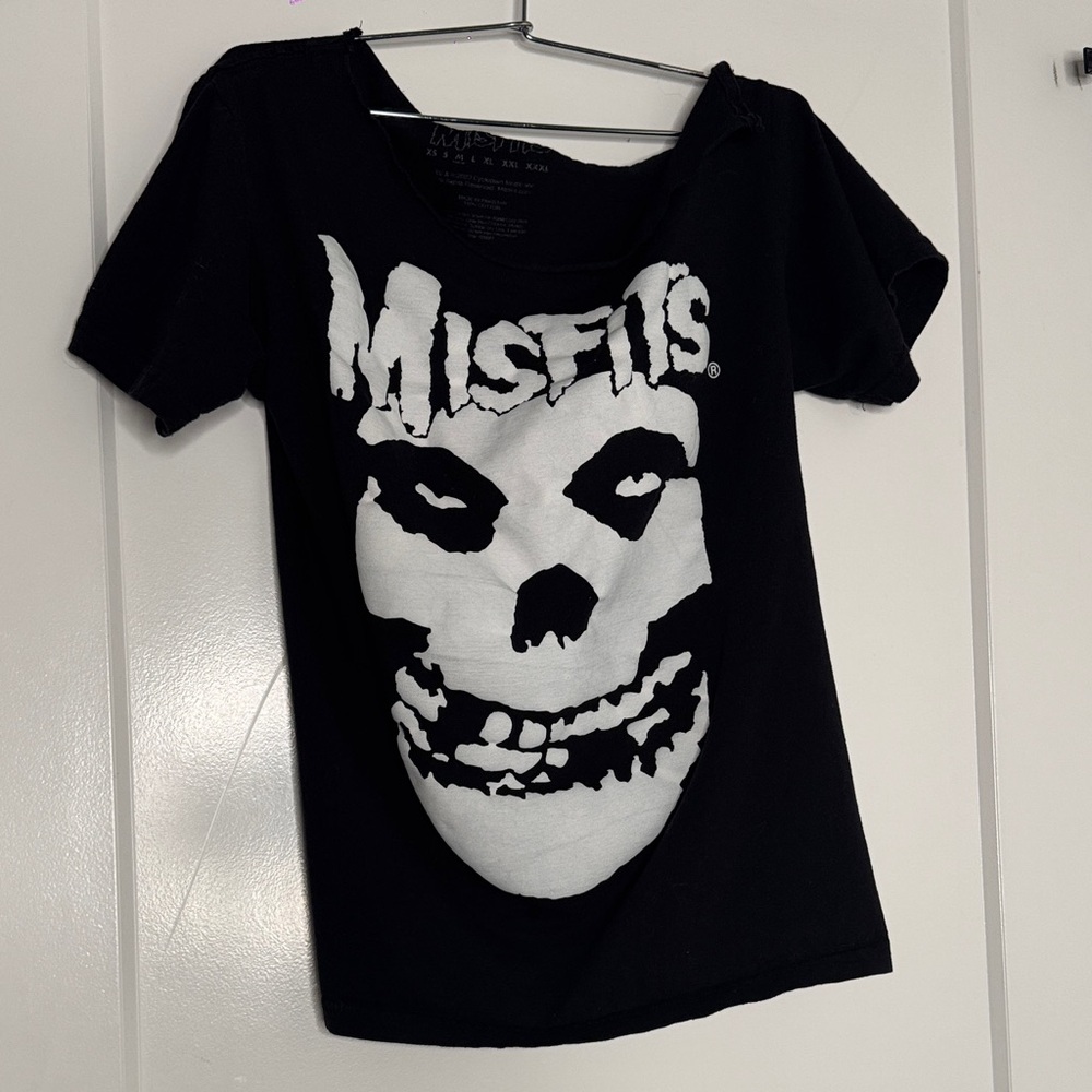 Official Misfits Branded Band Tee Raw Hem Collar - Picture 5 of 5